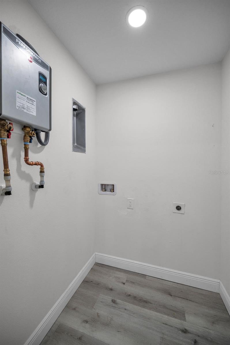 Listing photo id 24 for 2307 47th Street