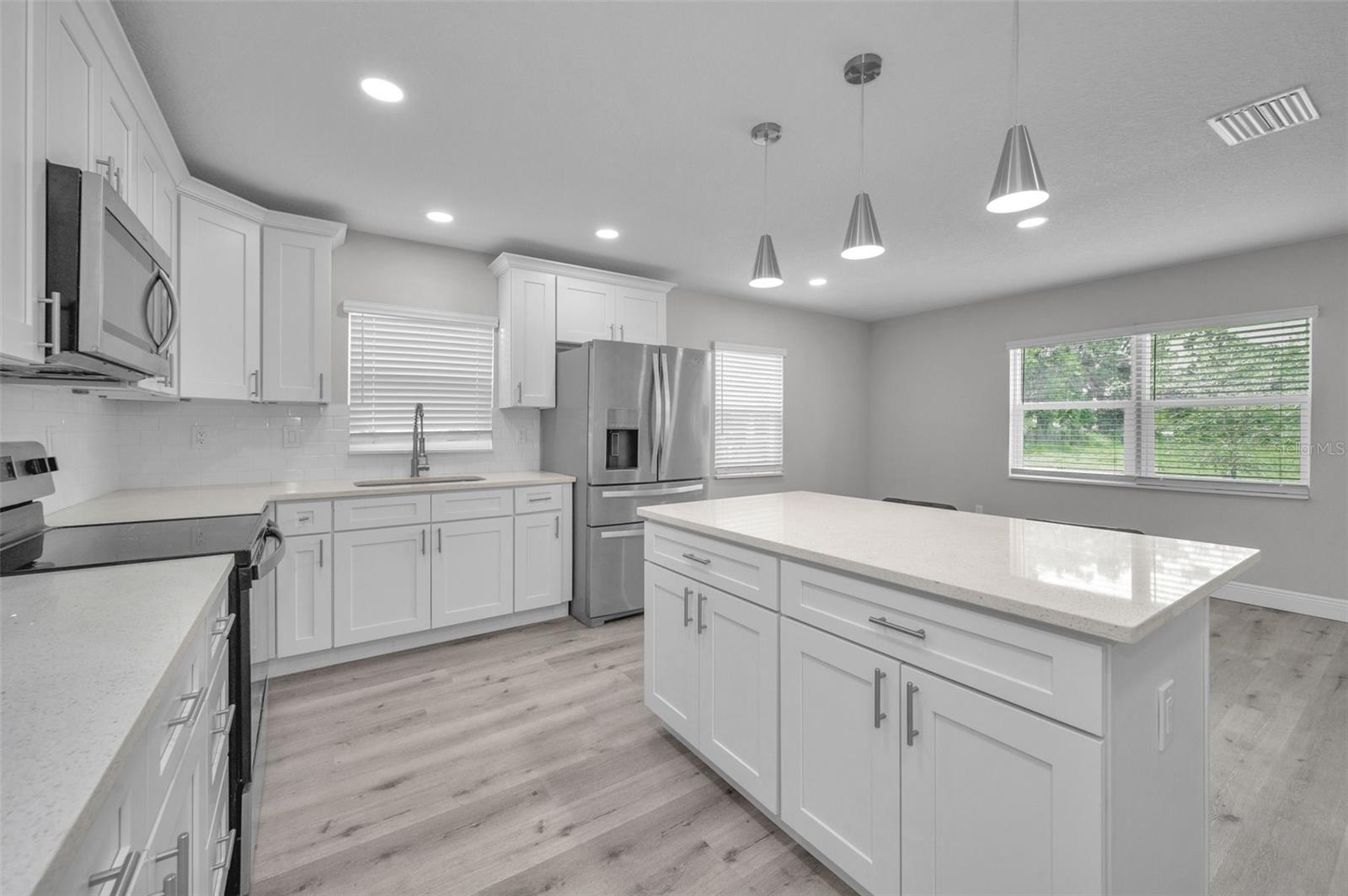 Listing photo id 3 for 2307 47th Street