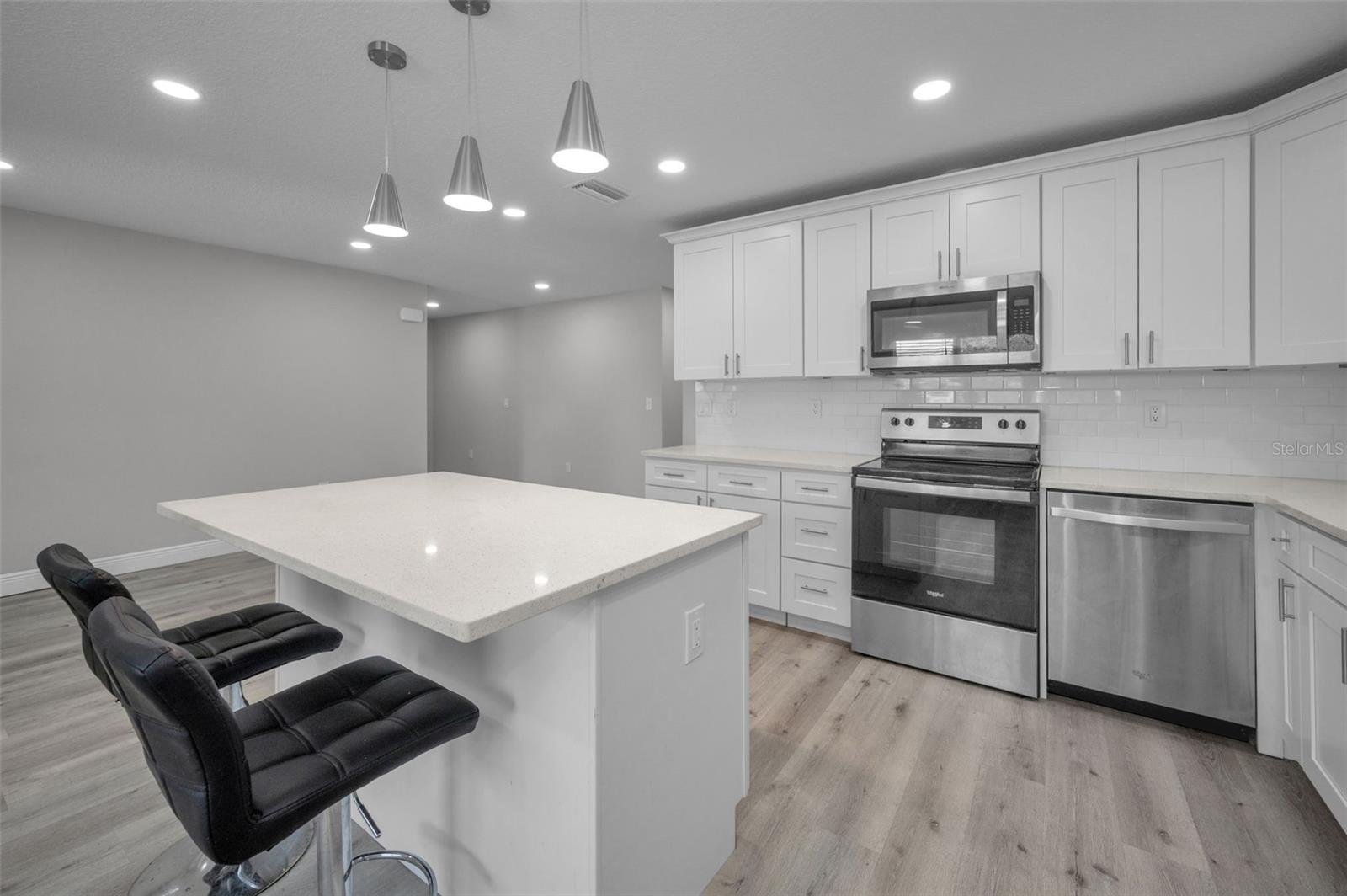 Listing photo id 5 for 2307 47th Street