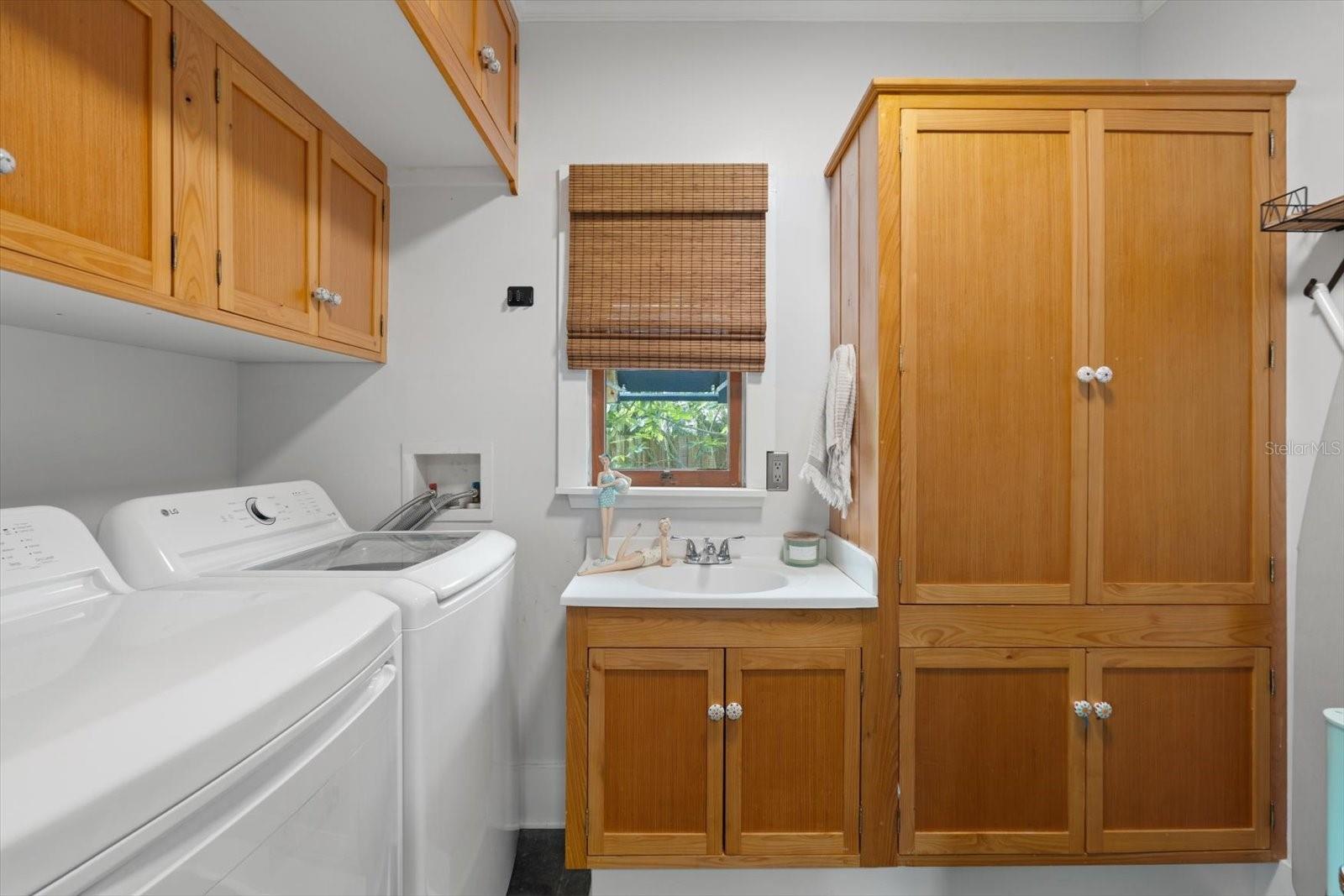 Image 23 of 54 For 111 29th Street W