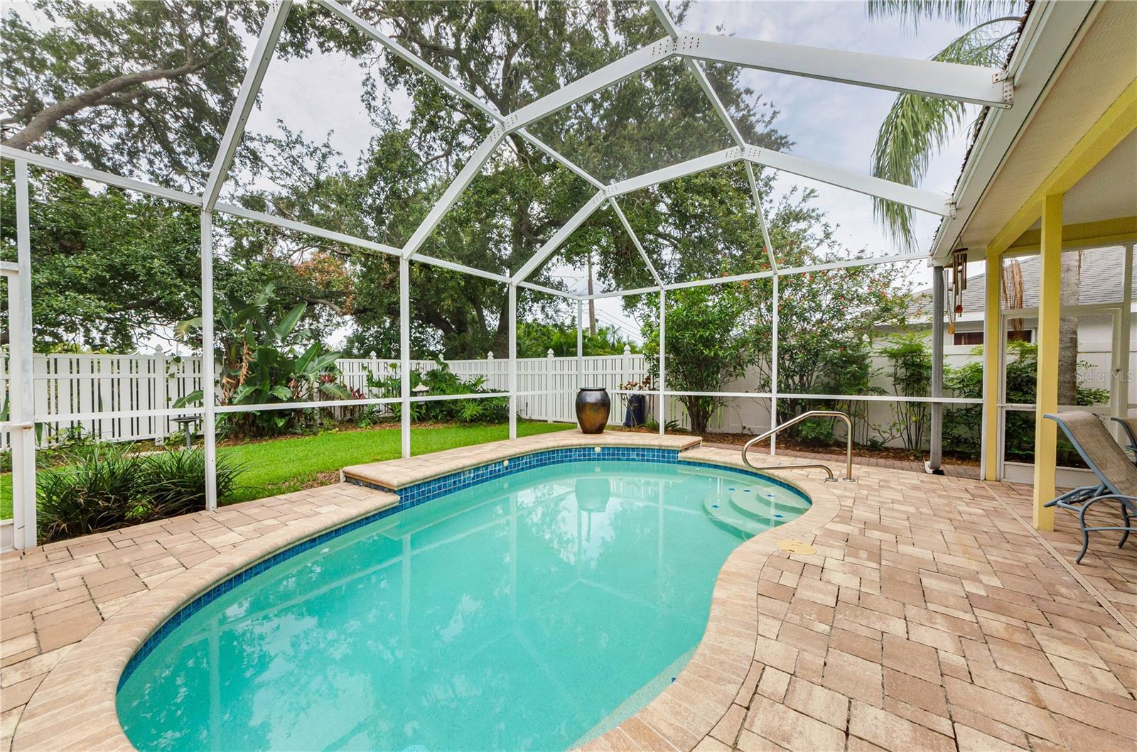Image 12 of 58 For 1051 Glynwood Pl