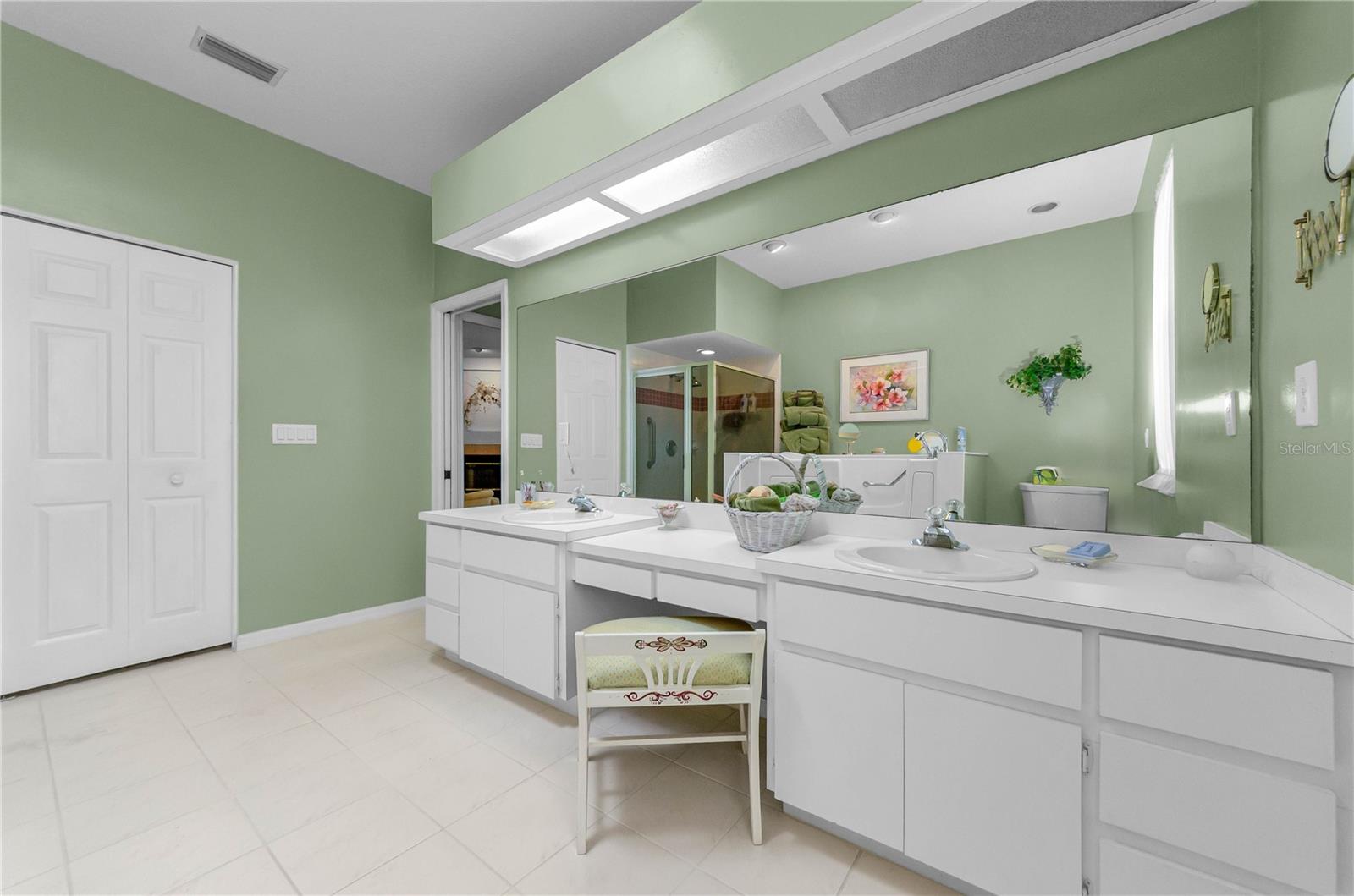 Image 37 of 58 For 1051 Glynwood Pl