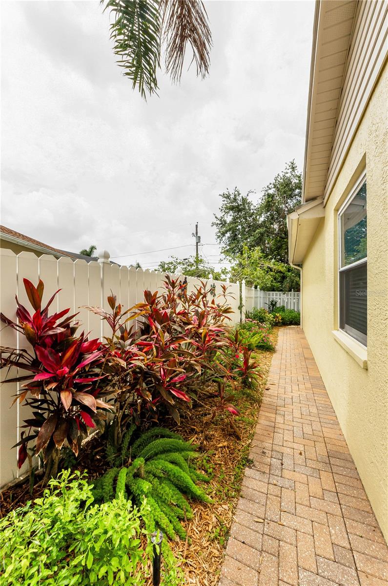 Image 51 of 58 For 1051 Glynwood Pl