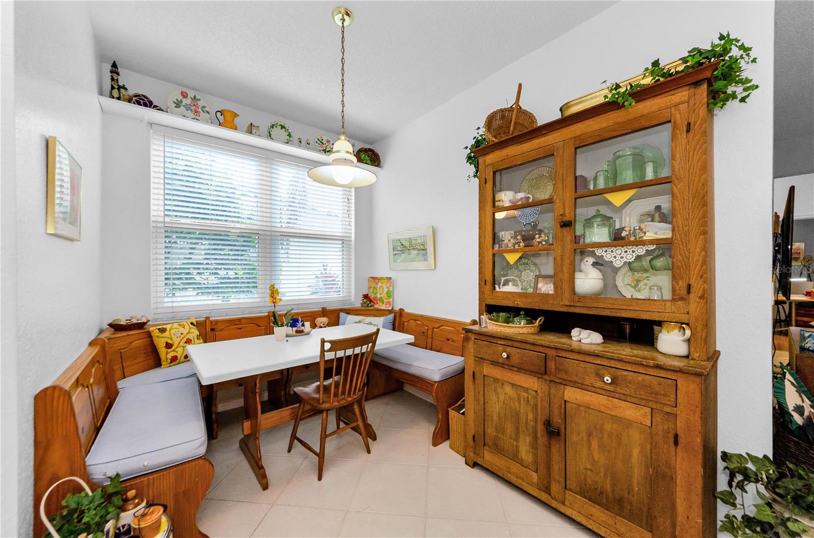 Image 8 of 58 For 1051 Glynwood Pl