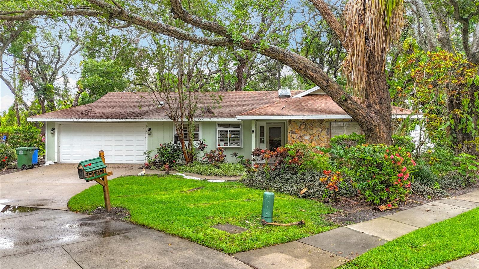 Image 3 of 27 For 6901 Arbor Oaks Court