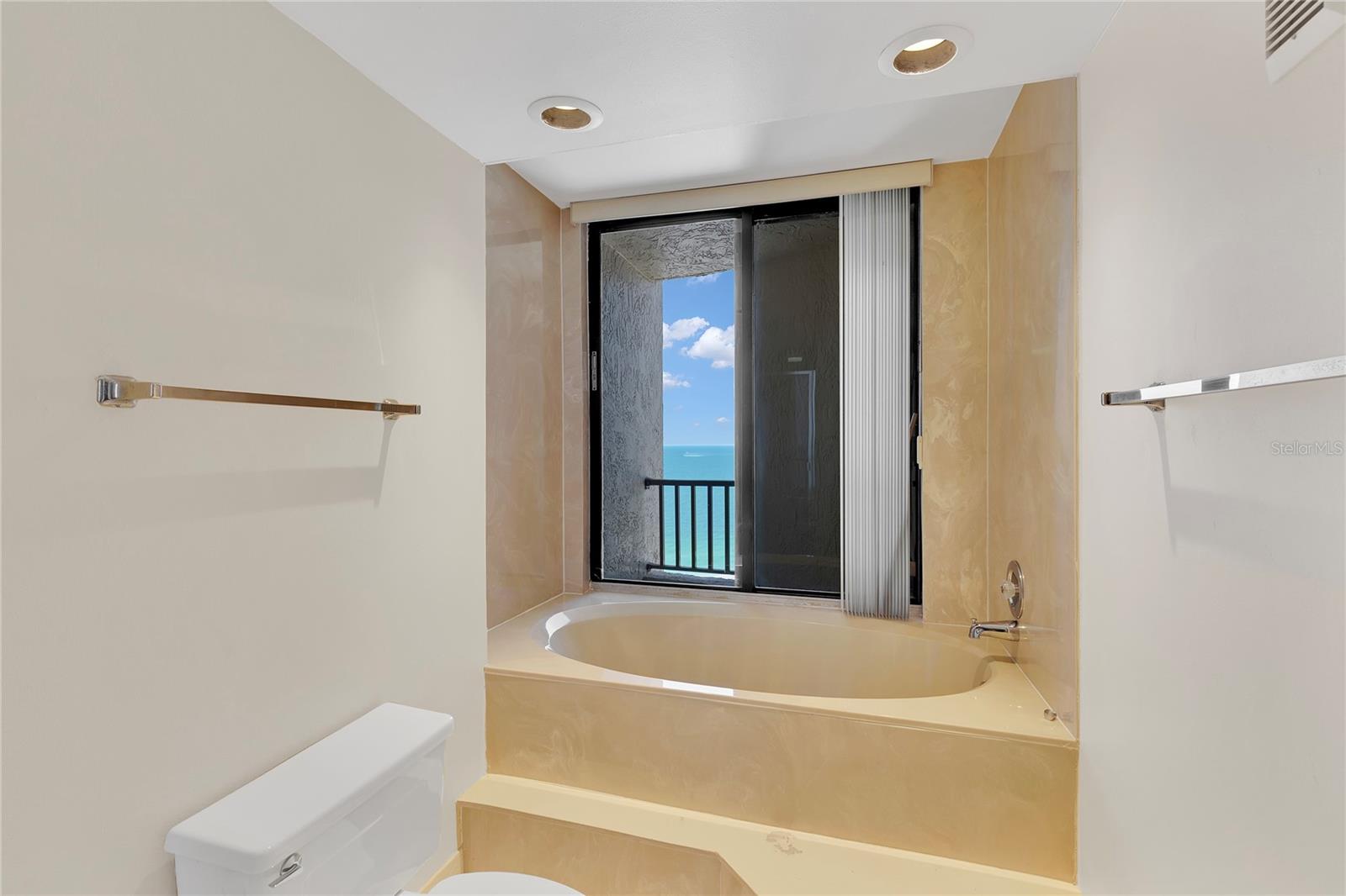 Image 23 of 34 For 1290 Gulf Boulevard 1807
