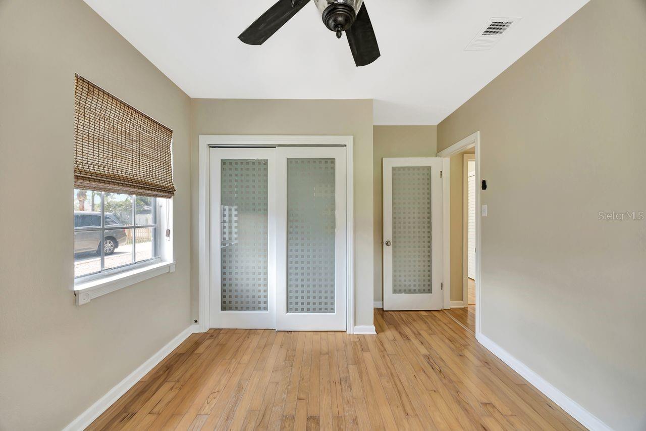 Image 17 of 27 For 4619 Bay Villa Avenue
