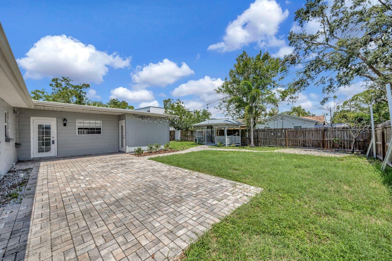 Image 21 of 27 For 4619 Bay Villa Avenue