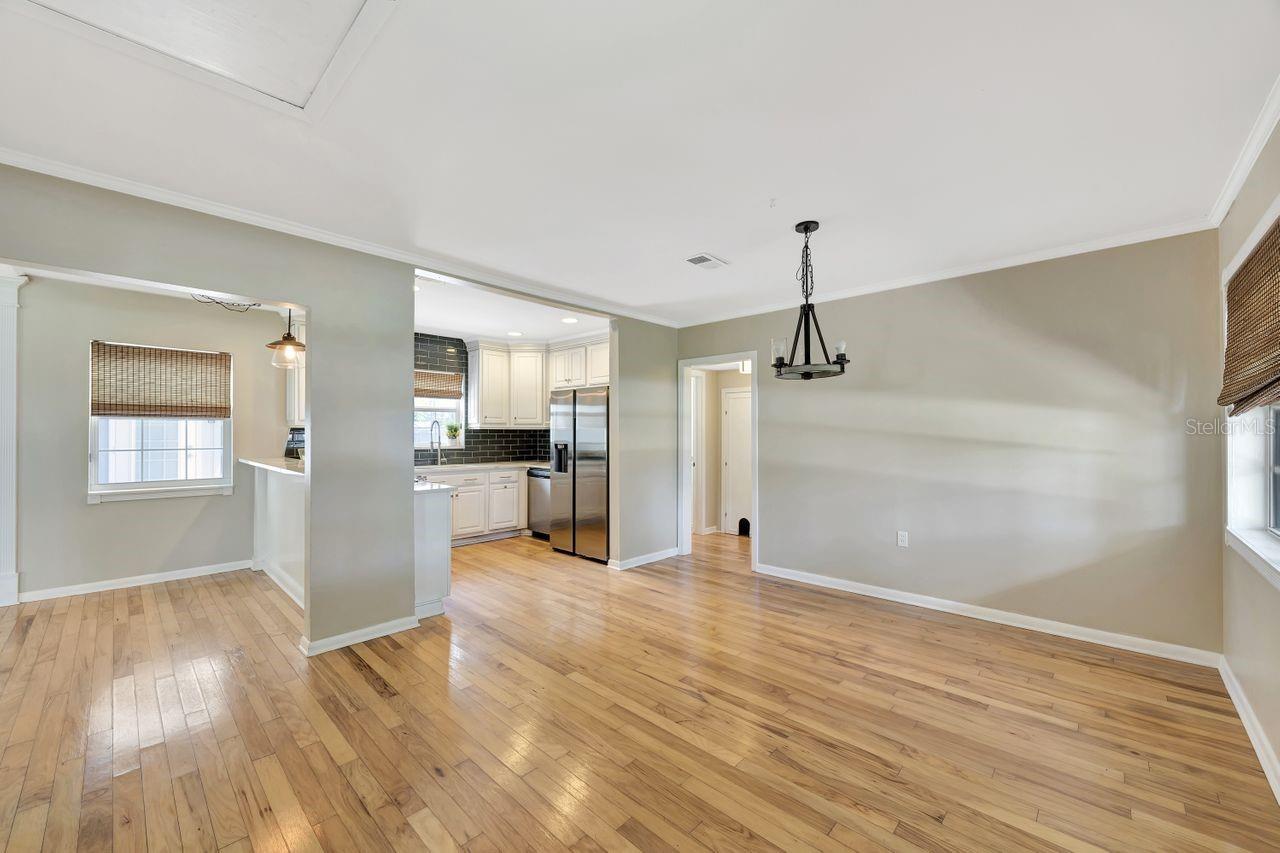 Image 5 of 27 For 4619 Bay Villa Avenue