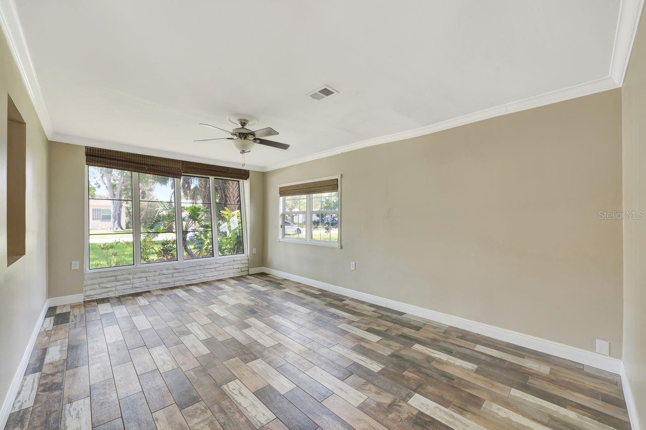 Image 9 of 27 For 4619 Bay Villa Avenue