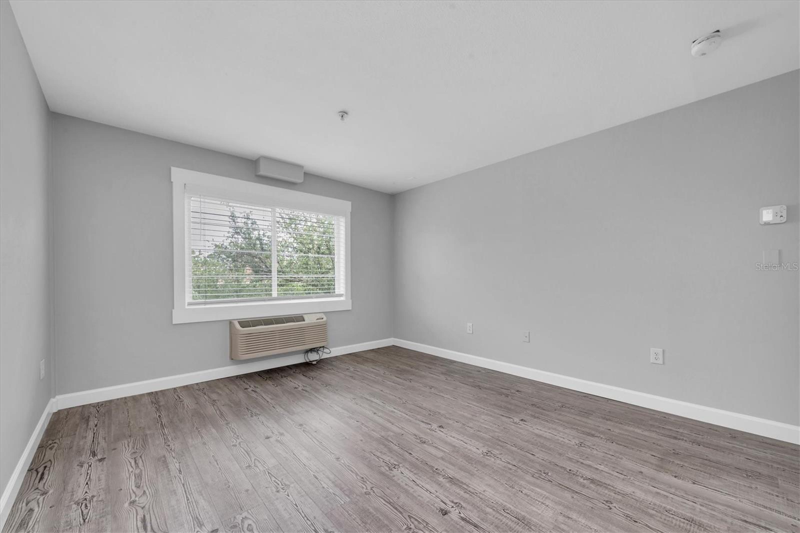 Image 13 of 21 For 406 Cedar Street 403