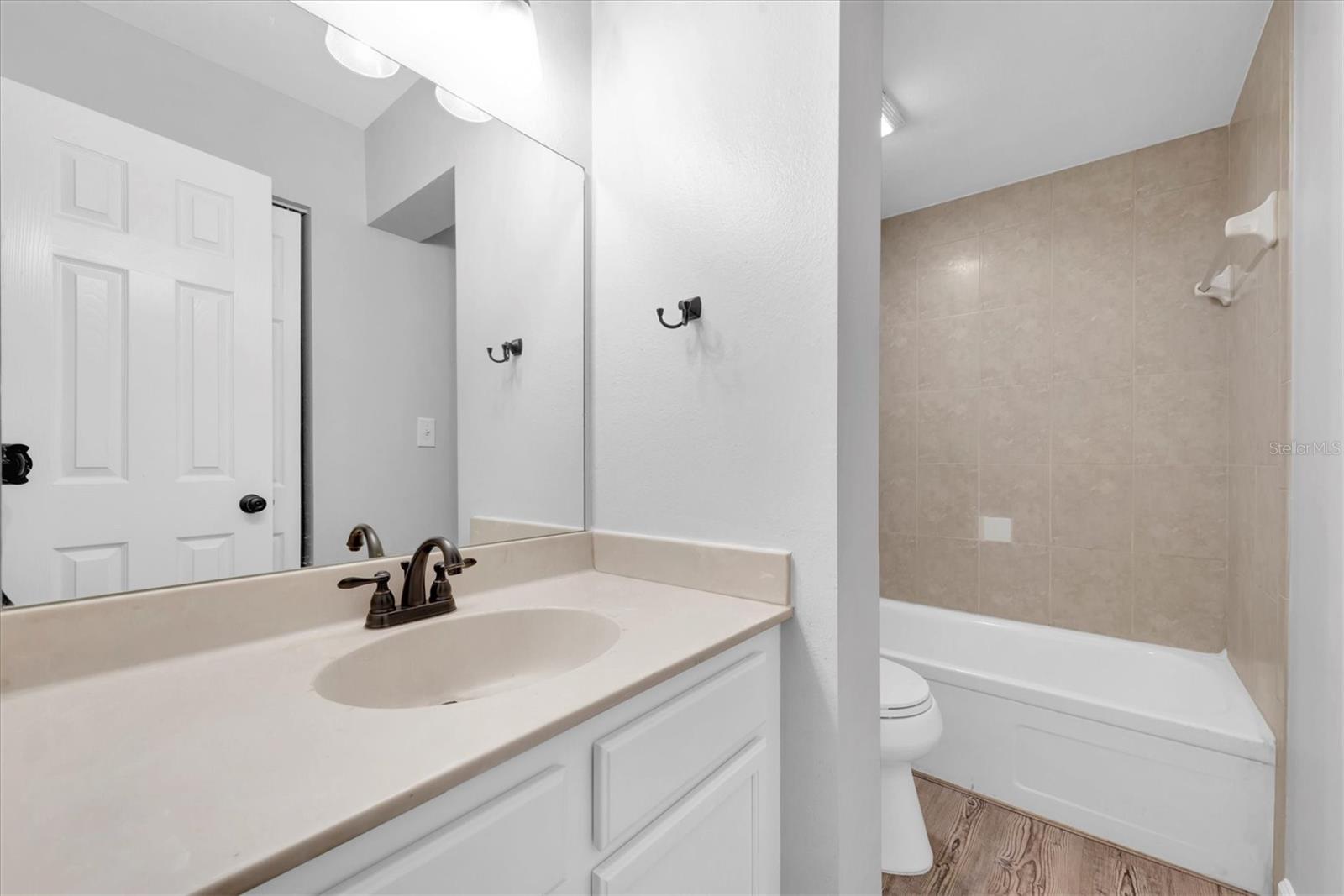 Image 17 of 21 For 406 Cedar Street 403