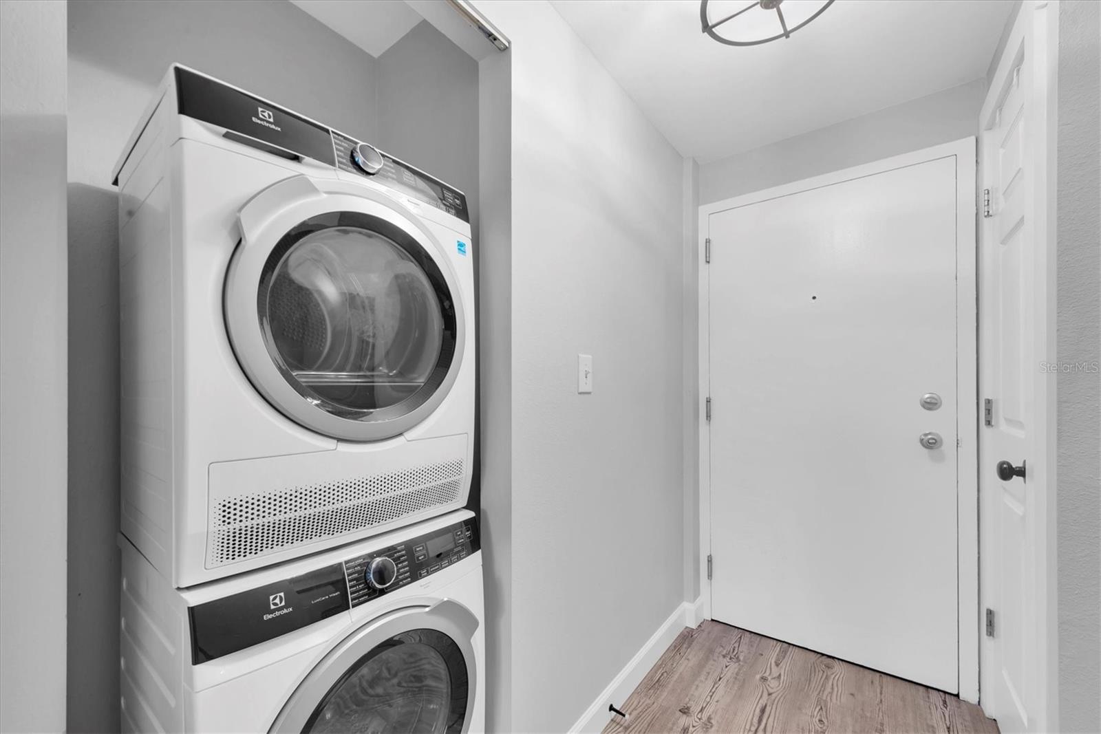 Image 3 of 21 For 406 Cedar Street 403