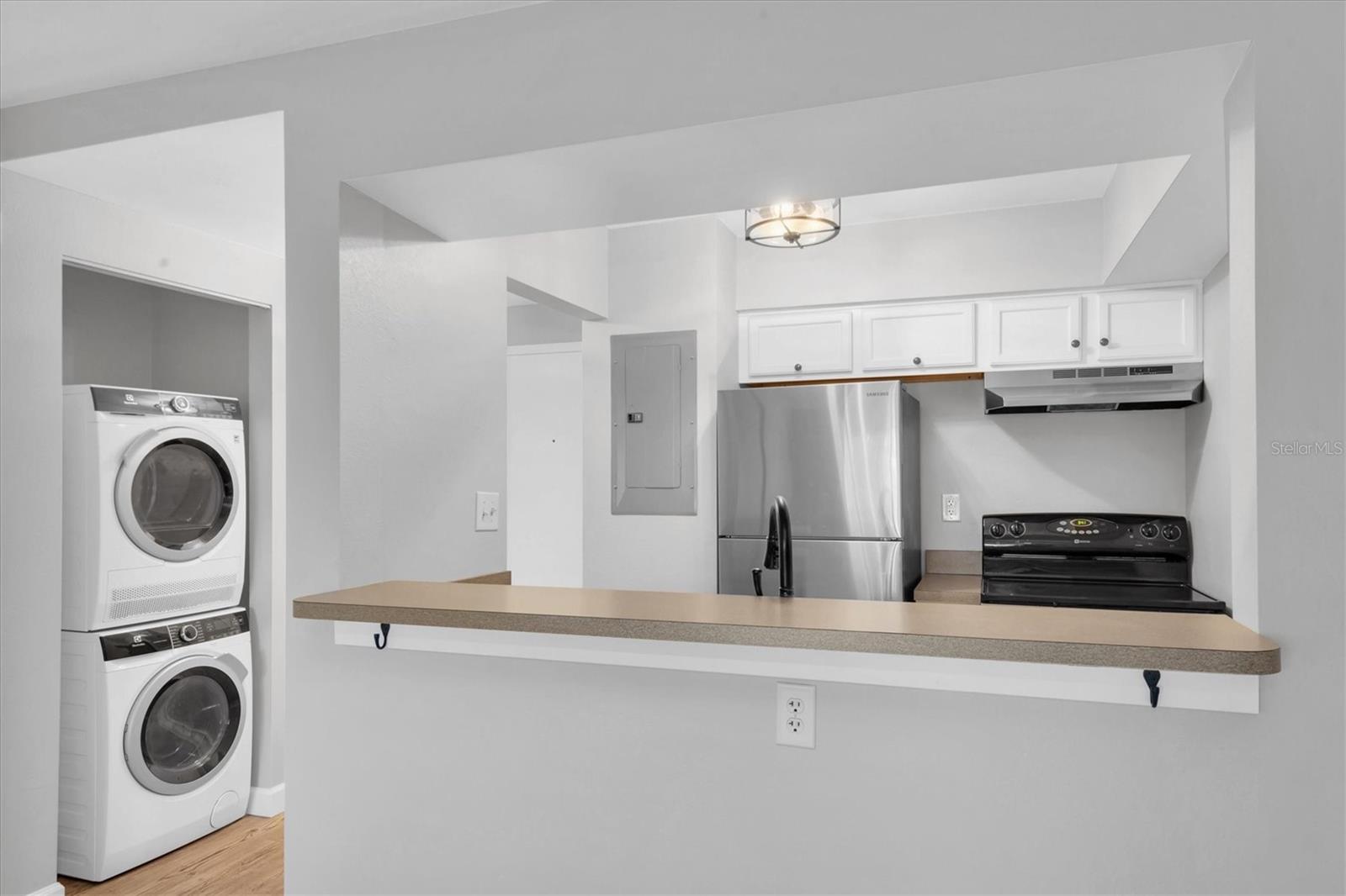 Image 6 of 21 For 406 Cedar Street 403