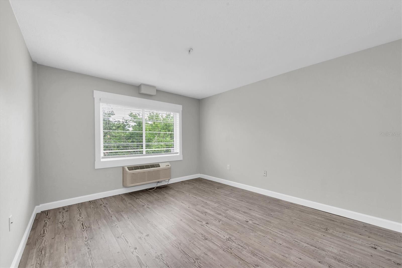 Image 8 of 21 For 406 Cedar Street 403