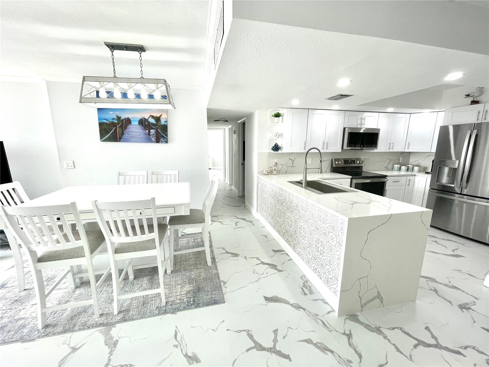 Listing photo id 12 for 1380 Gulf Boulevard 805