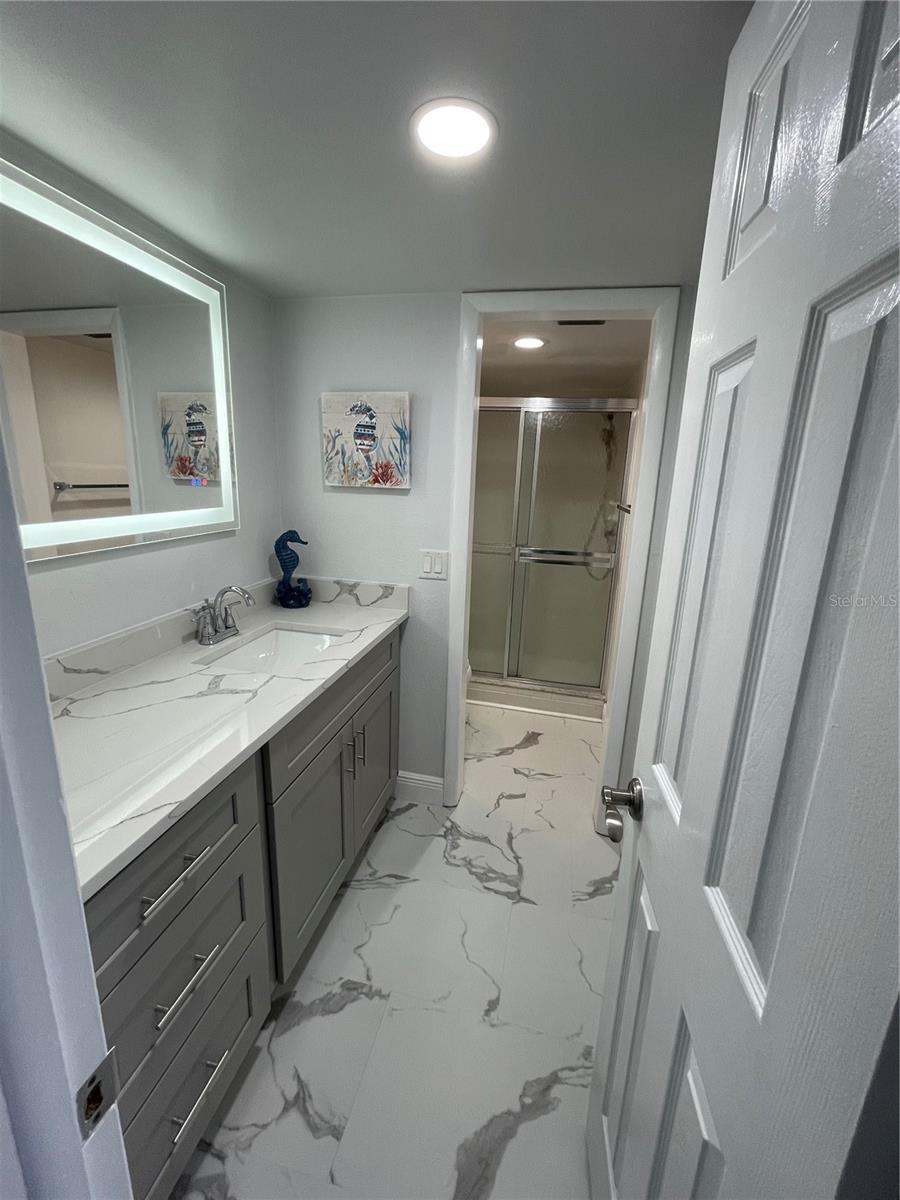 Listing photo id 27 for 1380 Gulf Boulevard 805