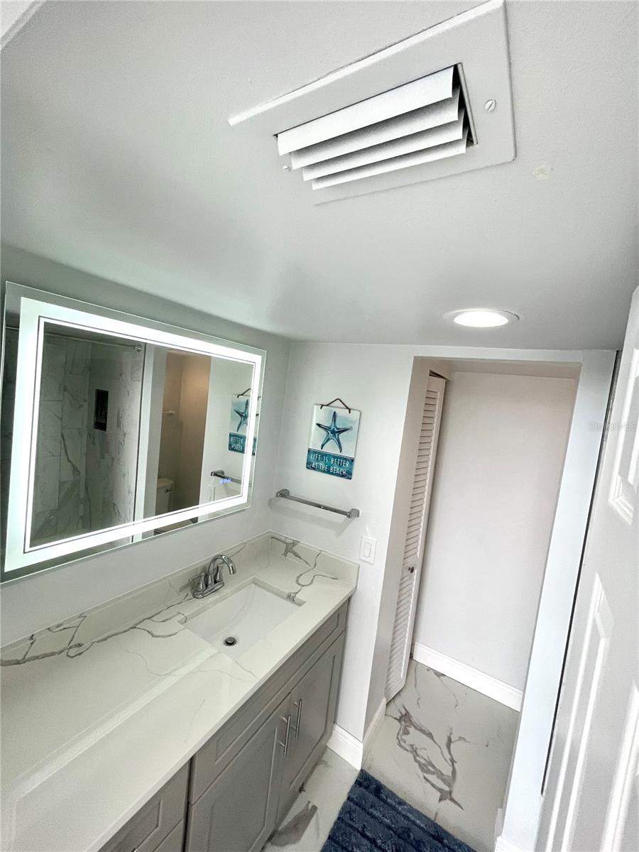 Listing photo id 29 for 1380 Gulf Boulevard 805