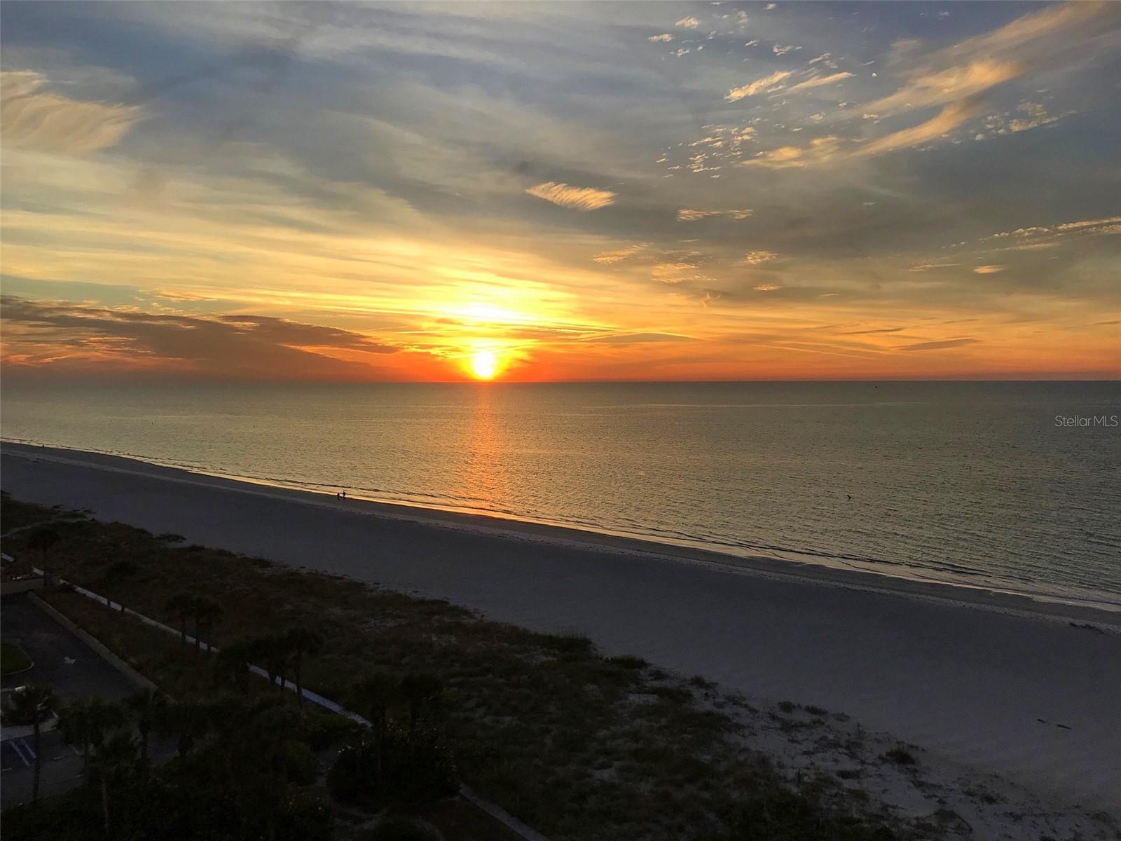 Listing photo id 46 for 1380 Gulf Boulevard 805