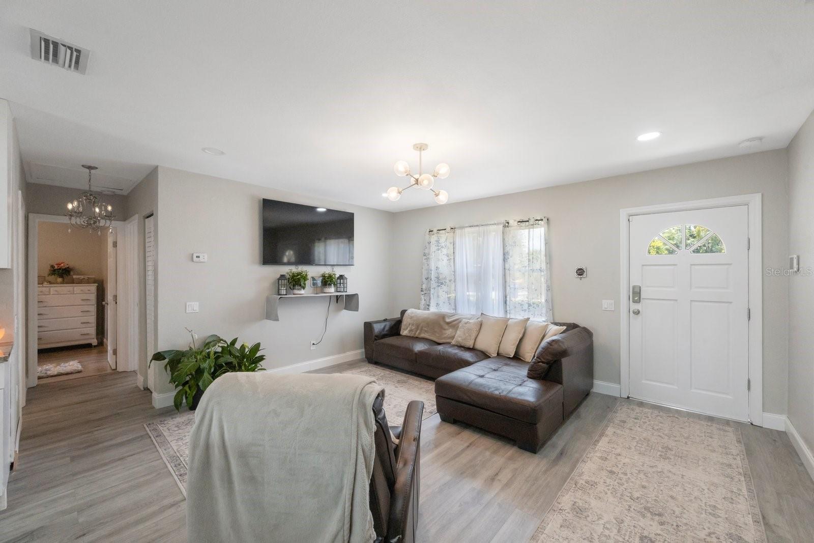 Image 11 of 39 For 8339 75th Avenue