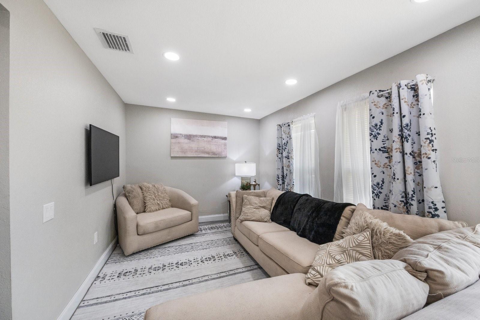 Image 21 of 39 For 8339 75th Avenue