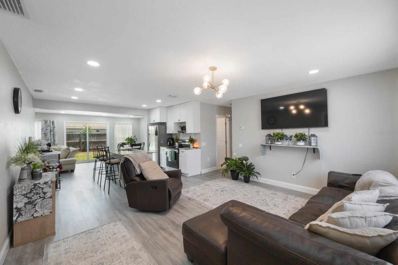Image 8 of 39 For 8339 75th Avenue