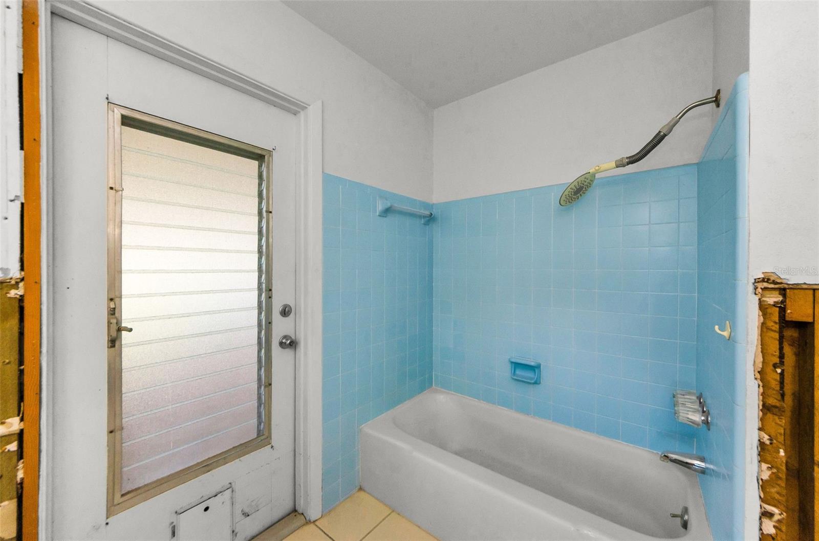 Image 22 of 66 For 2053 Iowa Avenue Ne