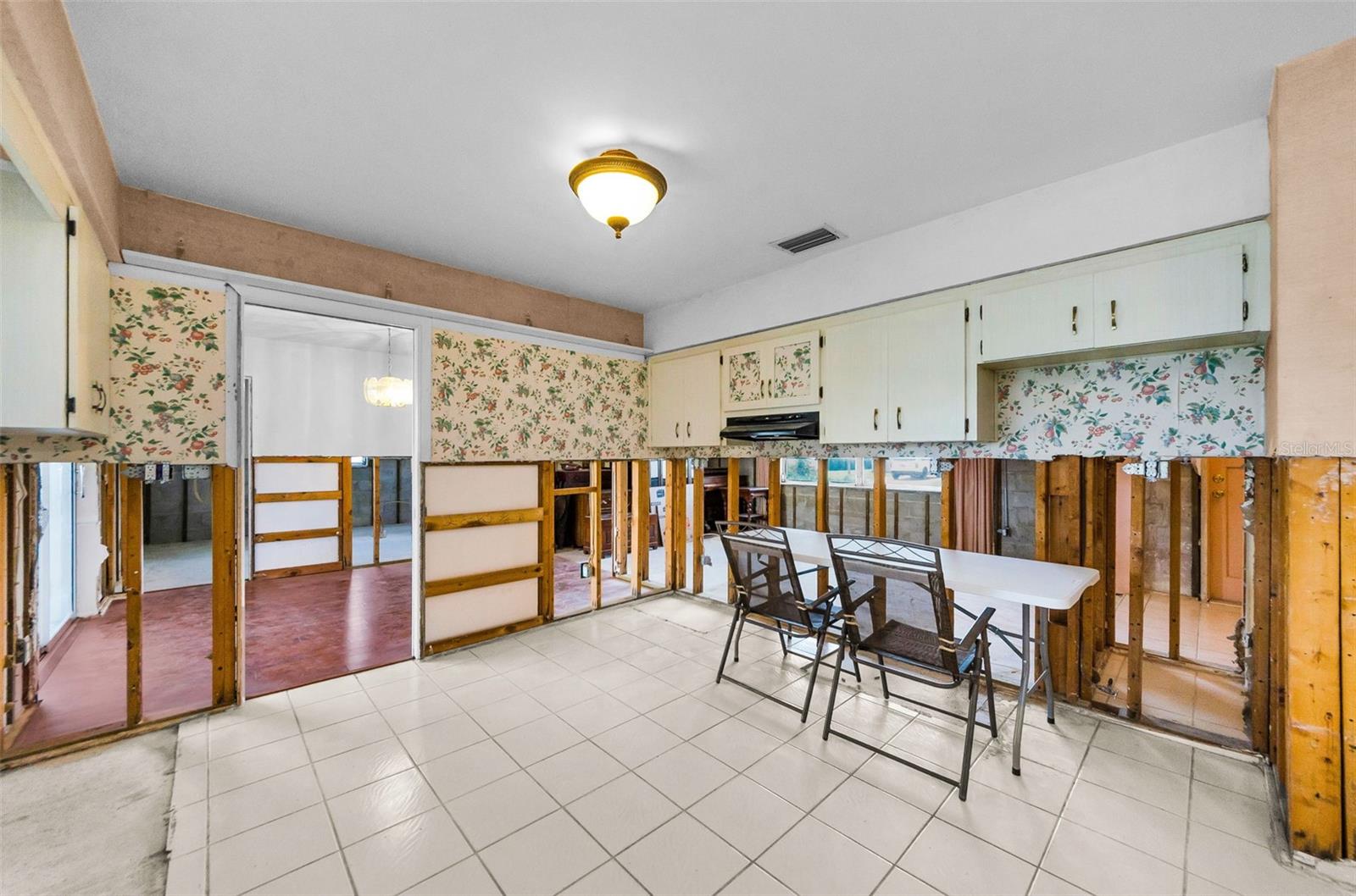 Image 33 of 66 For 2053 Iowa Avenue Ne