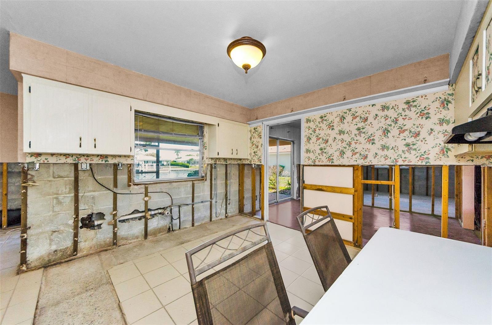 Image 34 of 66 For 2053 Iowa Avenue Ne