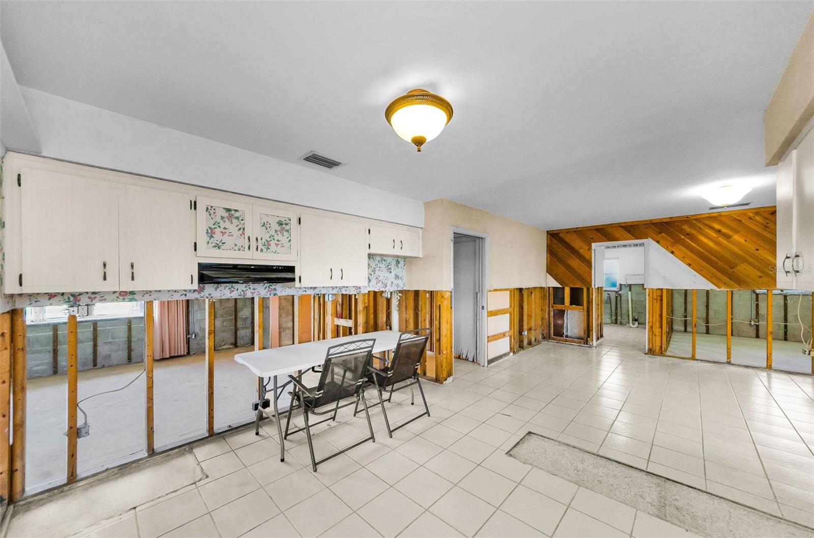 Image 36 of 66 For 2053 Iowa Avenue Ne