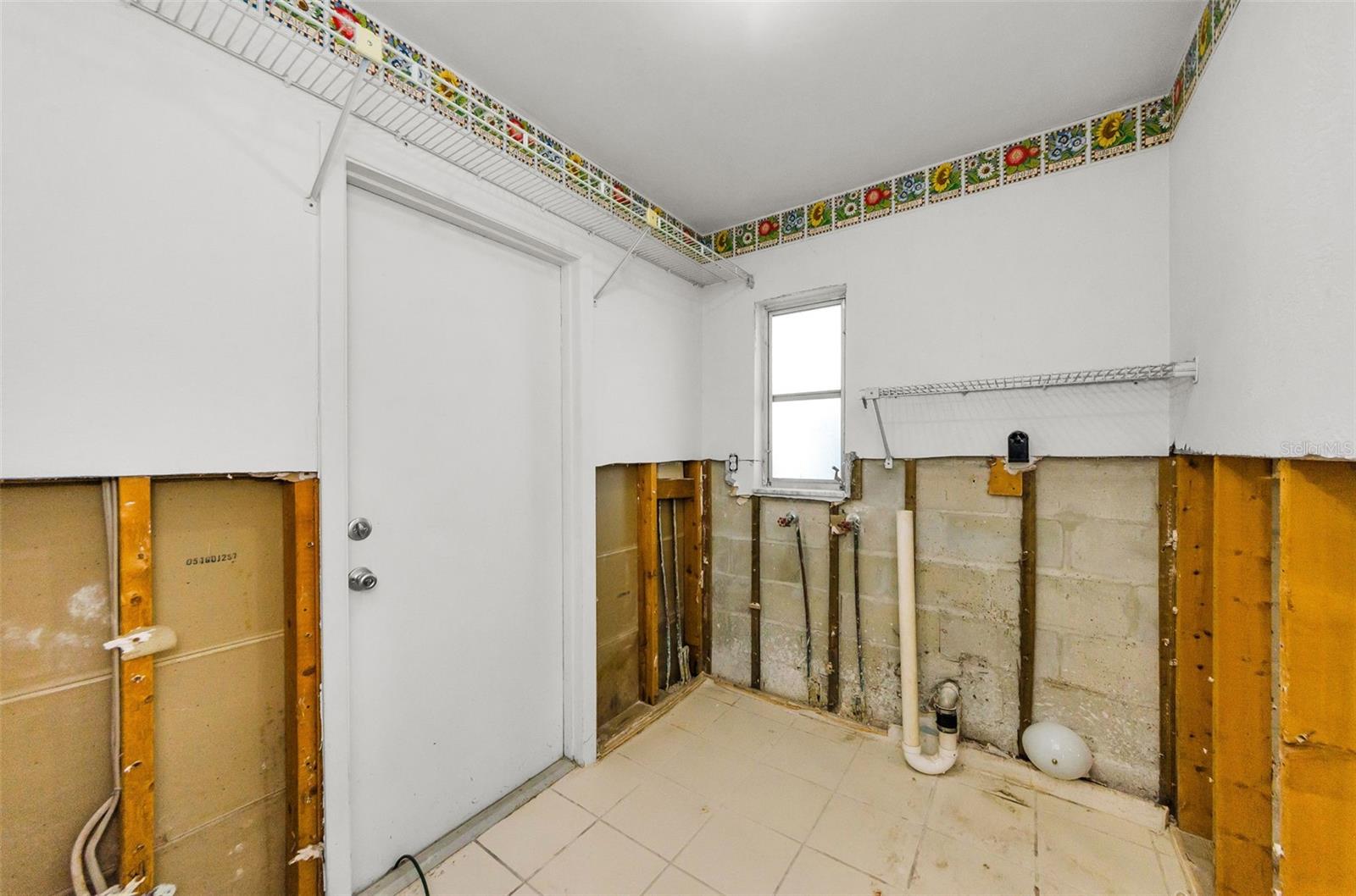 Image 40 of 66 For 2053 Iowa Avenue Ne