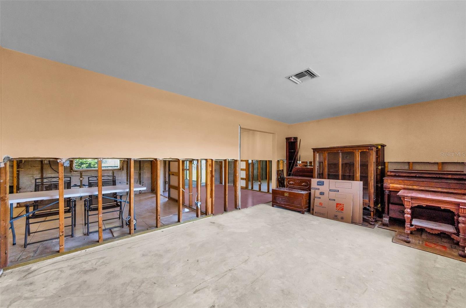 Image 41 of 66 For 2053 Iowa Avenue Ne