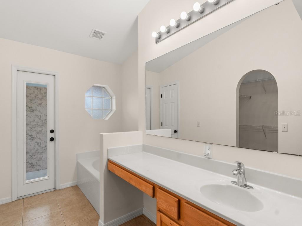 Image 17 of 59 For 1253 25th Terrace Sw