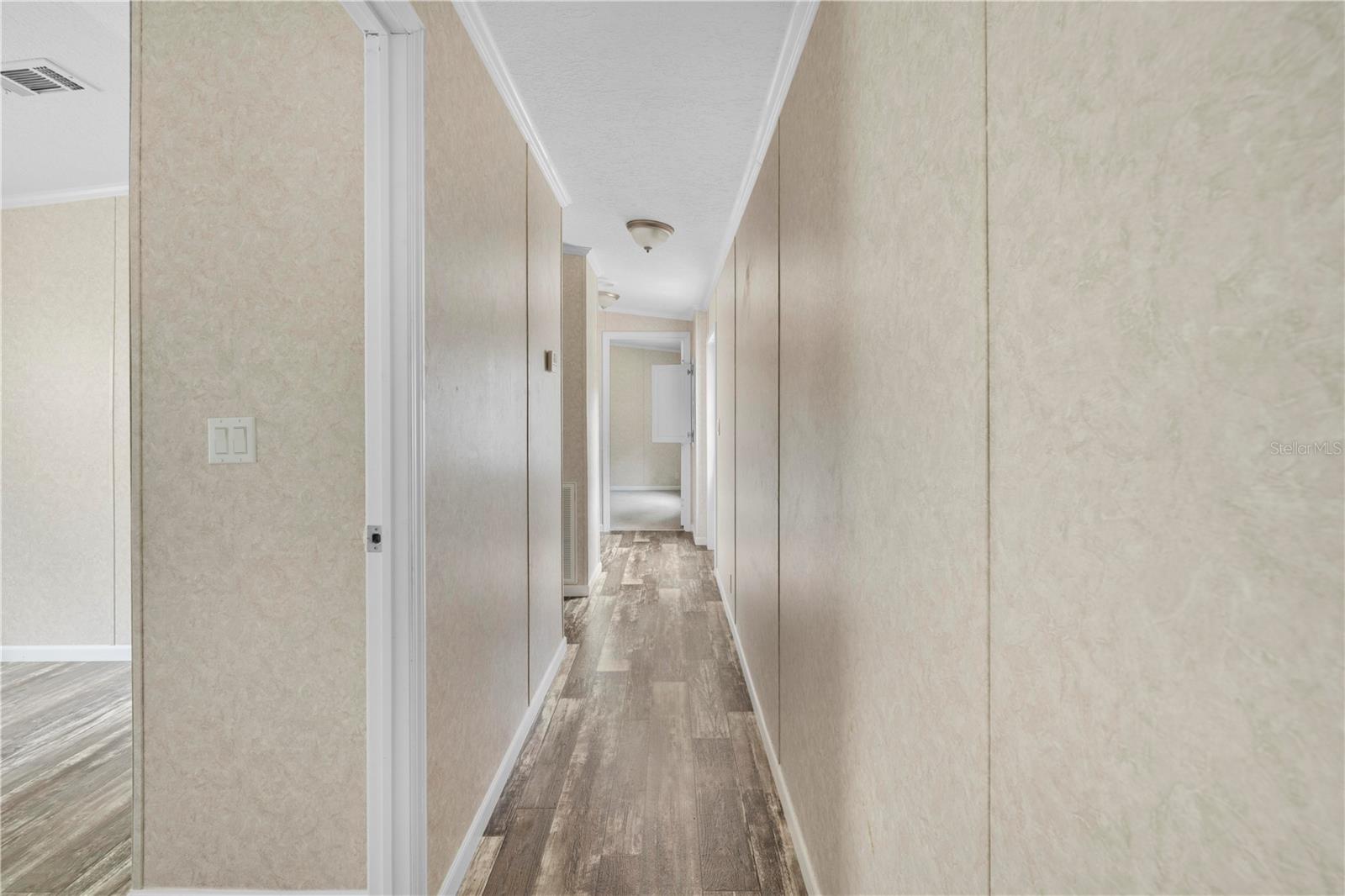 Listing photo id 12 for 4724 Forest Lake Drive