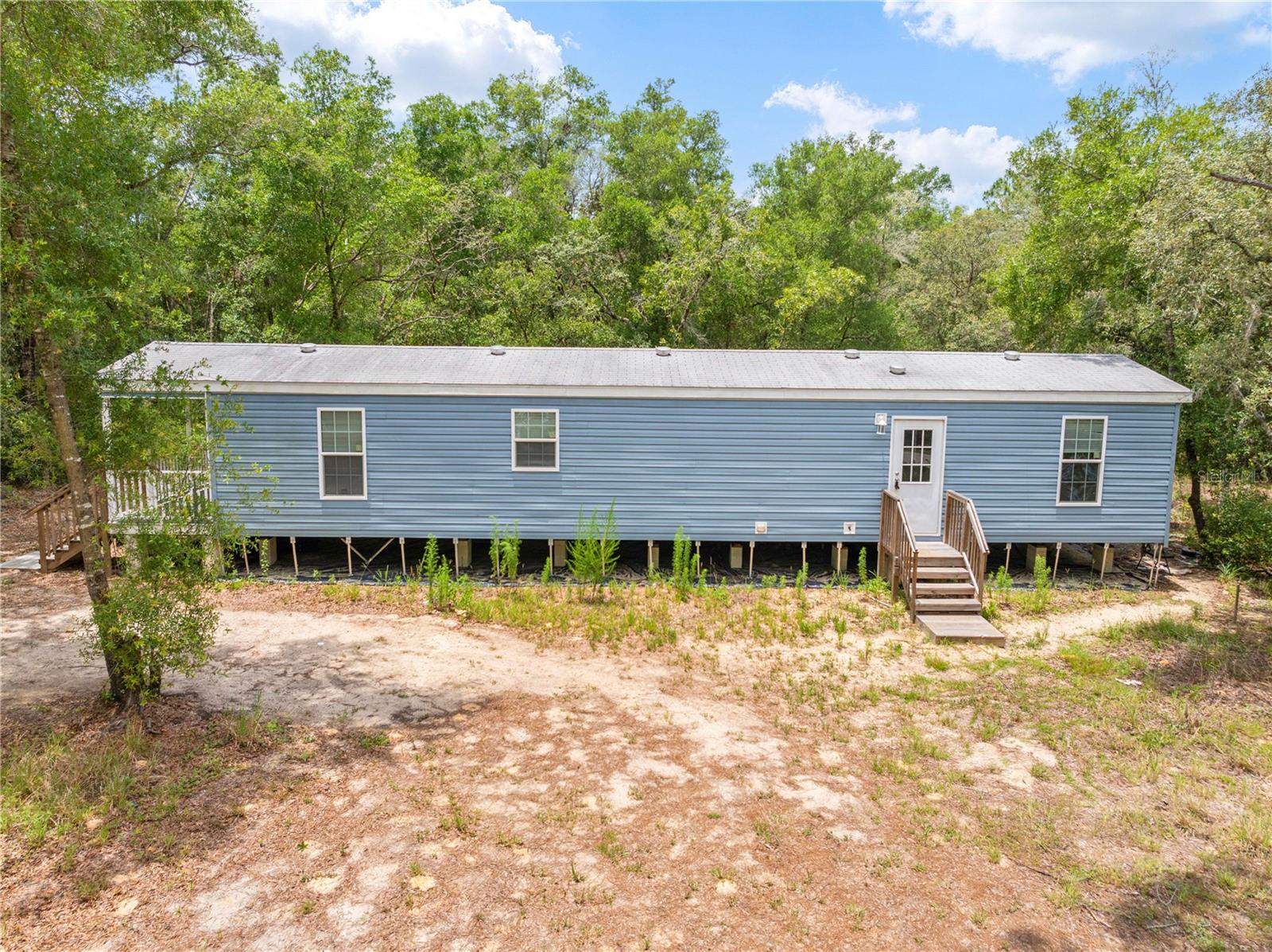 Listing photo id 13 for 4724 Forest Lake Drive