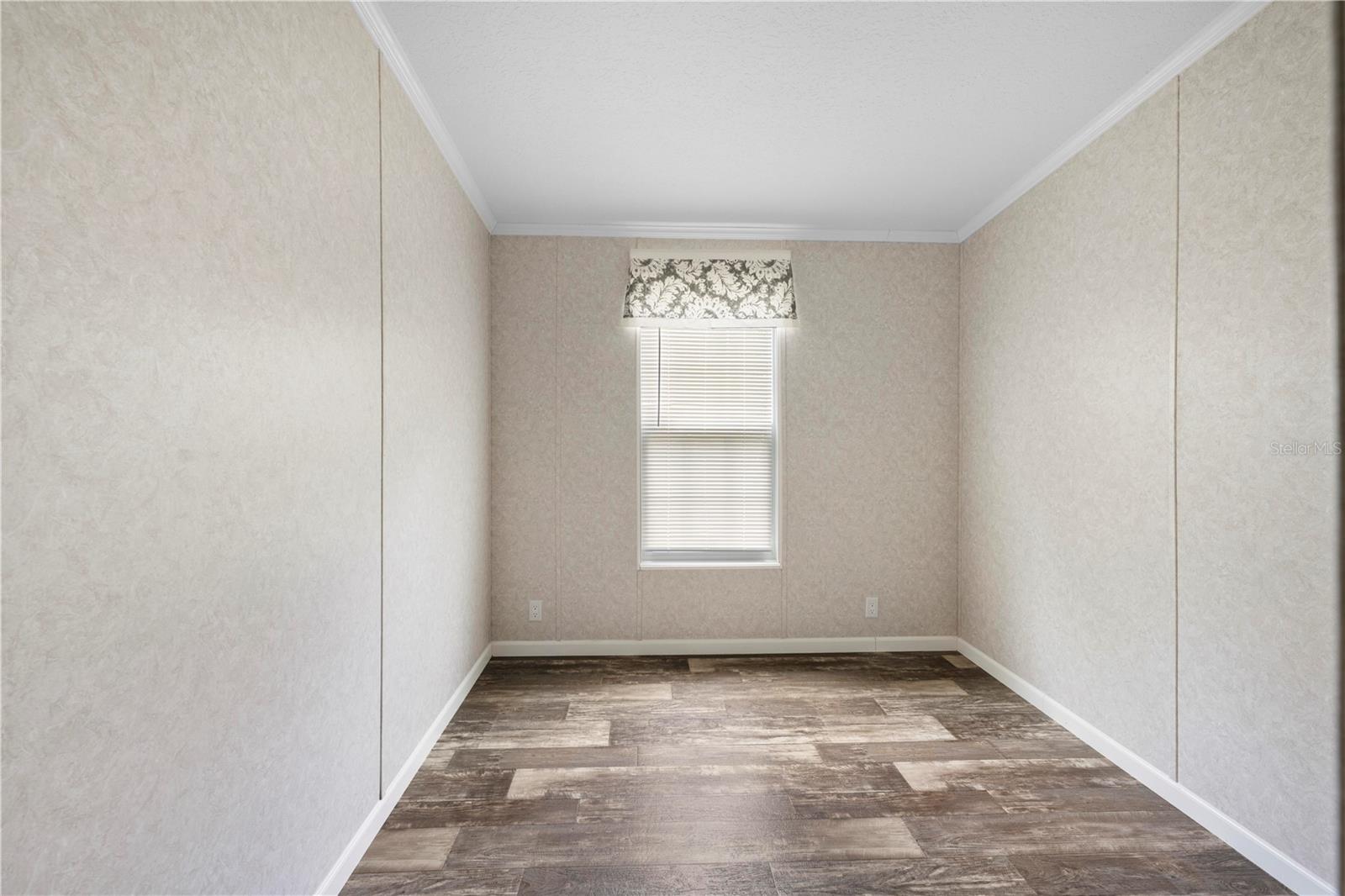 Listing photo id 14 for 4724 Forest Lake Drive