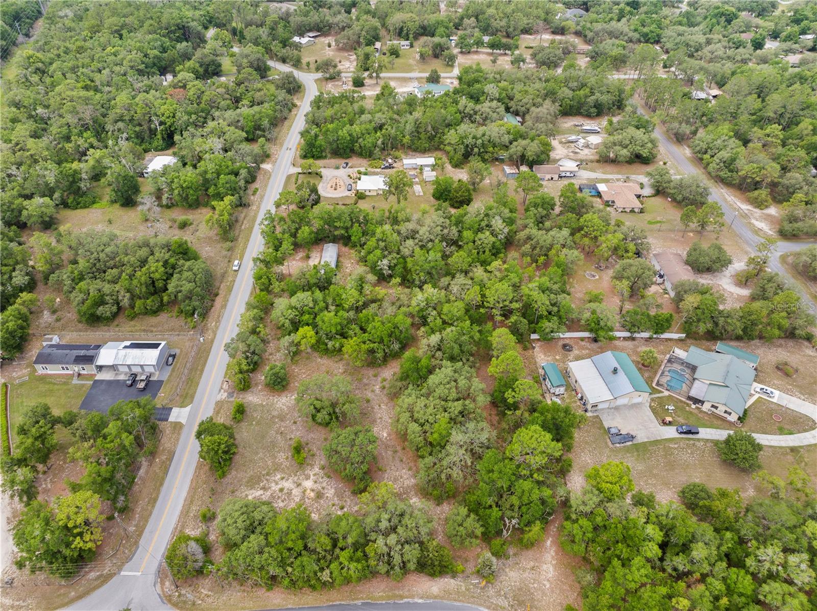 Listing photo id 35 for 4724 Forest Lake Drive