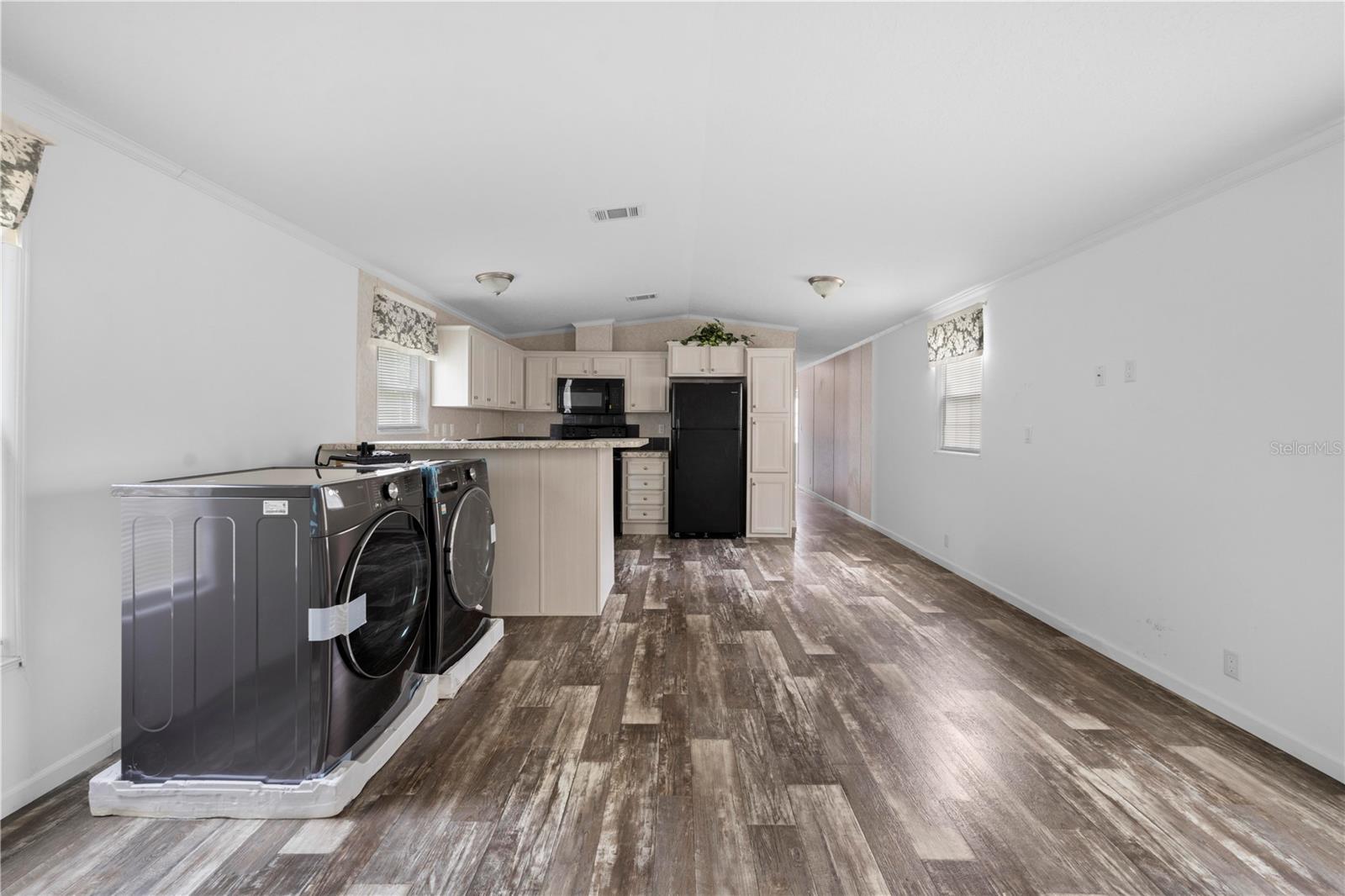 Listing photo id 5 for 4724 Forest Lake Drive