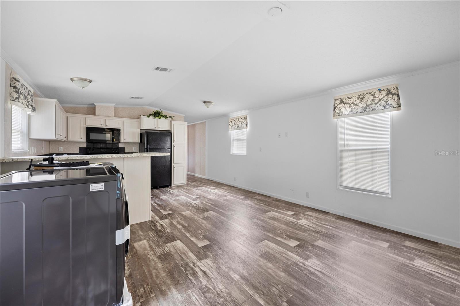 Listing photo id 6 for 4724 Forest Lake Drive