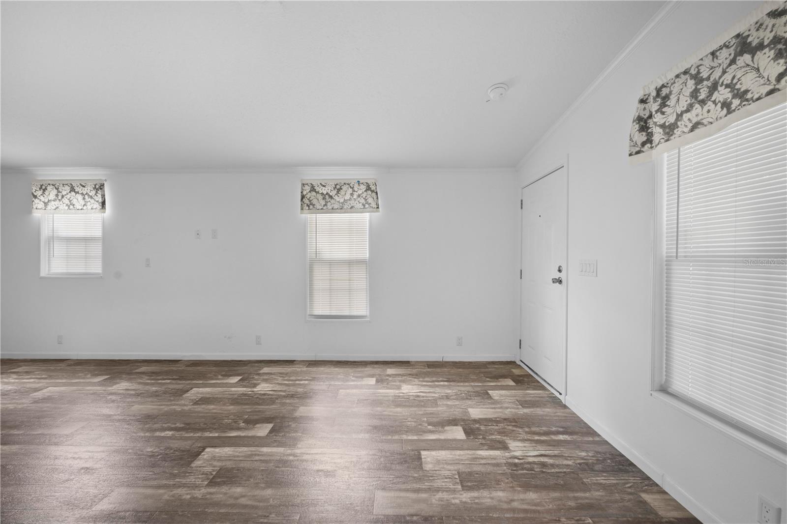 Listing photo id 7 for 4724 Forest Lake Drive