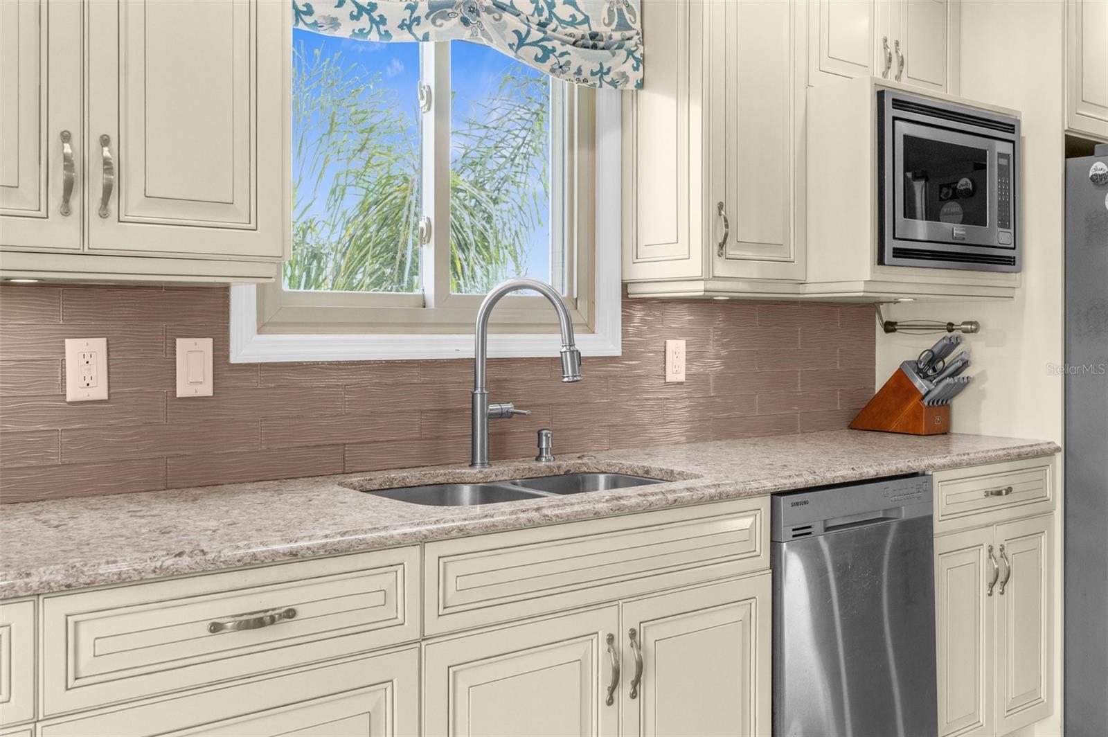 Image 49 of 59 For 4523 Gulfstream Drive