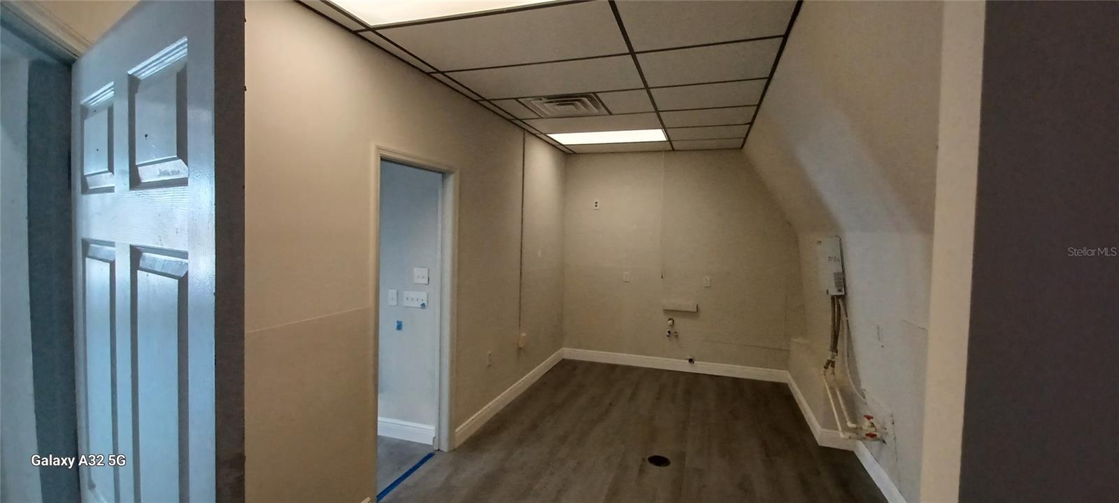 Listing photo id 12 for 5131 Gall Boulevard