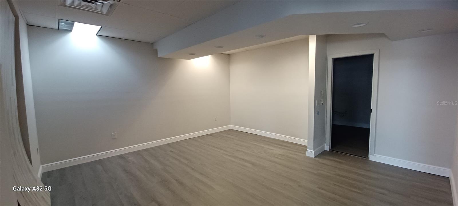 Listing photo id 13 for 5131 Gall Boulevard