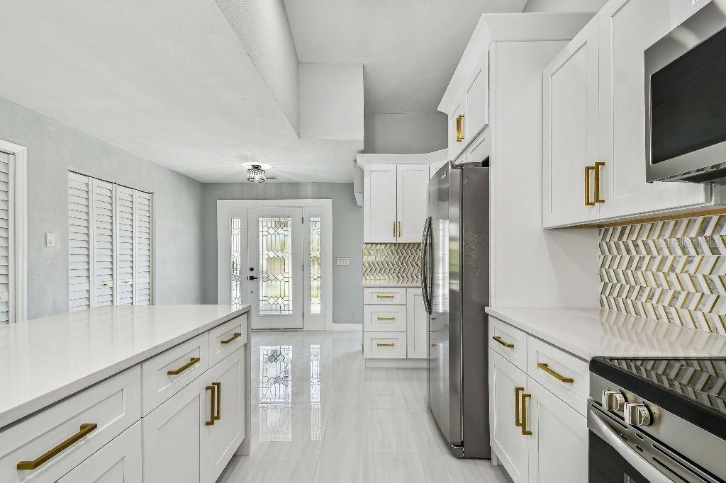 Image 10 of 50 For 325 Gladstone Boulevard