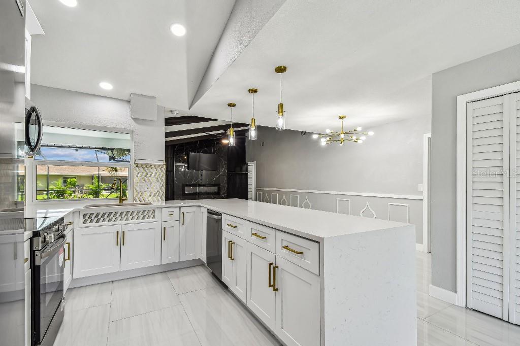 Image 13 of 50 For 325 Gladstone Boulevard