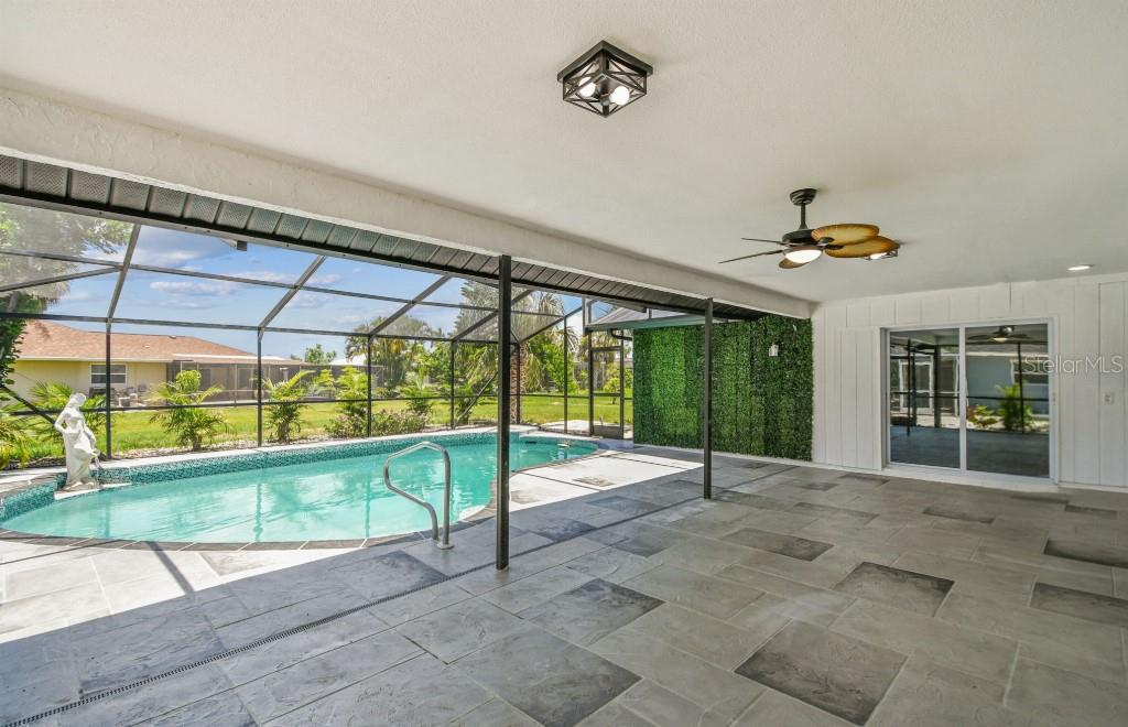 Image 3 of 50 For 325 Gladstone Boulevard