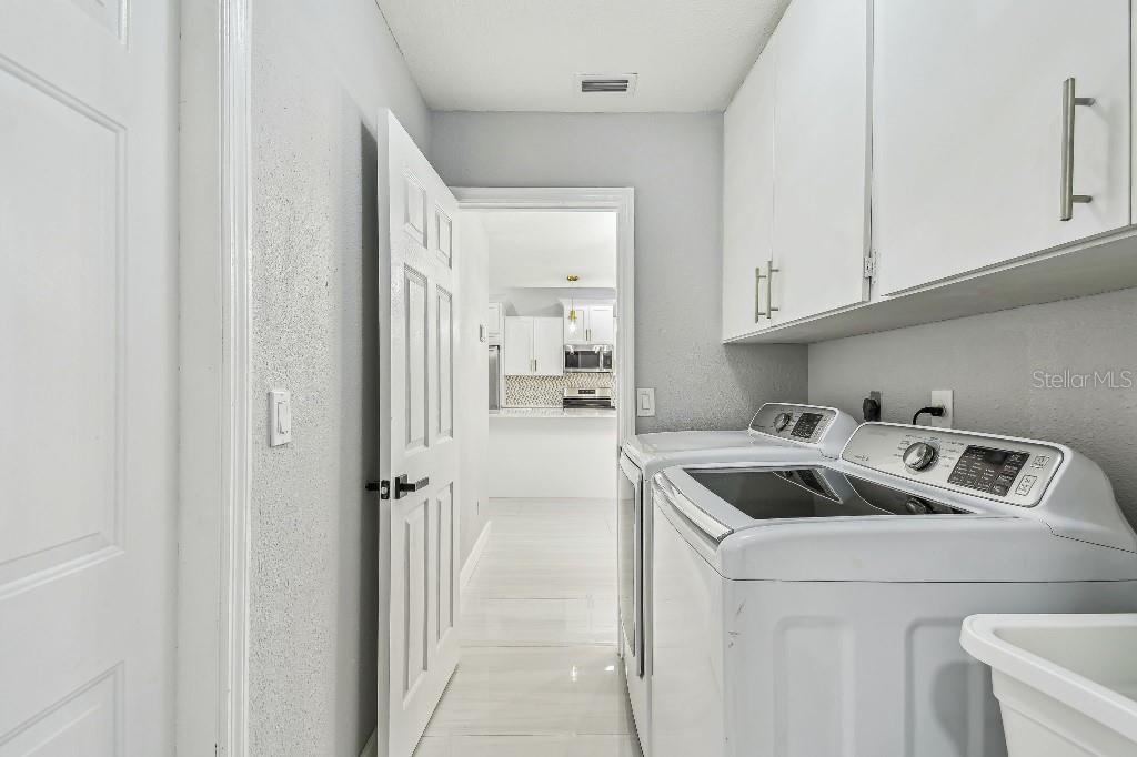 Image 37 of 50 For 325 Gladstone Boulevard