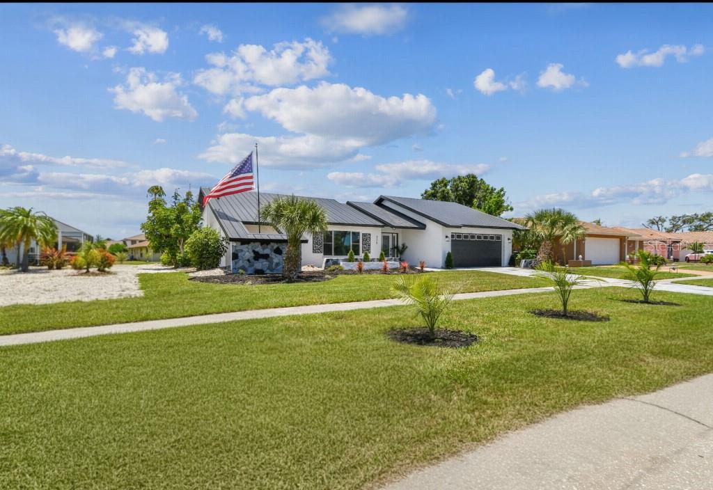 Image 4 of 50 For 325 Gladstone Boulevard