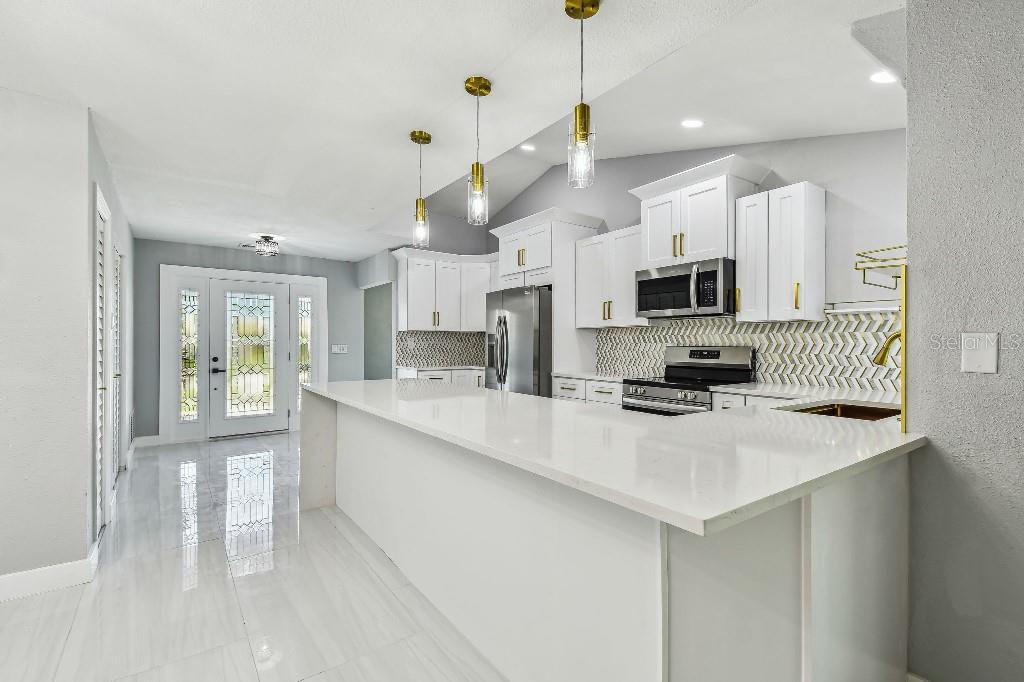 Image 8 of 50 For 325 Gladstone Boulevard