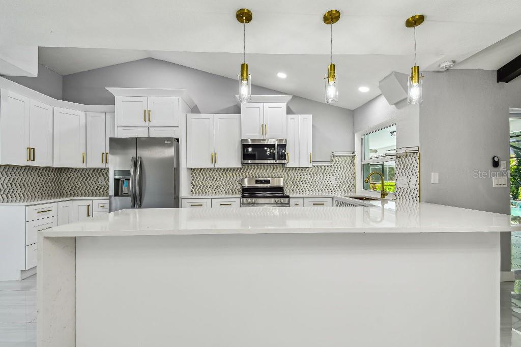 Image 9 of 50 For 325 Gladstone Boulevard